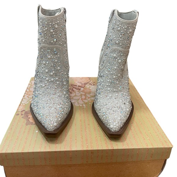 Very G Kady Pearl Booties - Picture 4 of 11